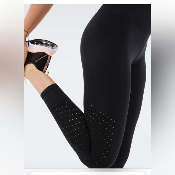 Fabletics Sync Seamless High-Waisted Perforated 7/8 Legging Black M NWT in packg - Picture 3 of 6
